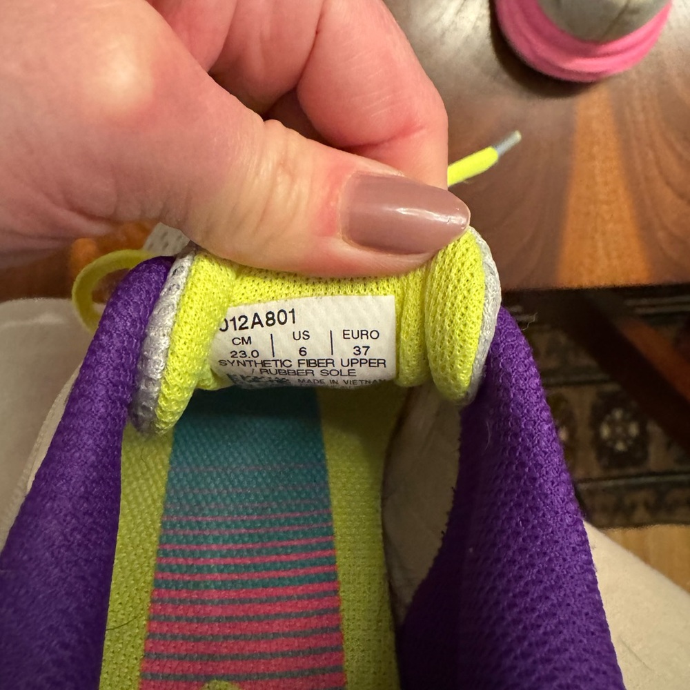 Aasics running shoes size 6 - Picture 4 of 5